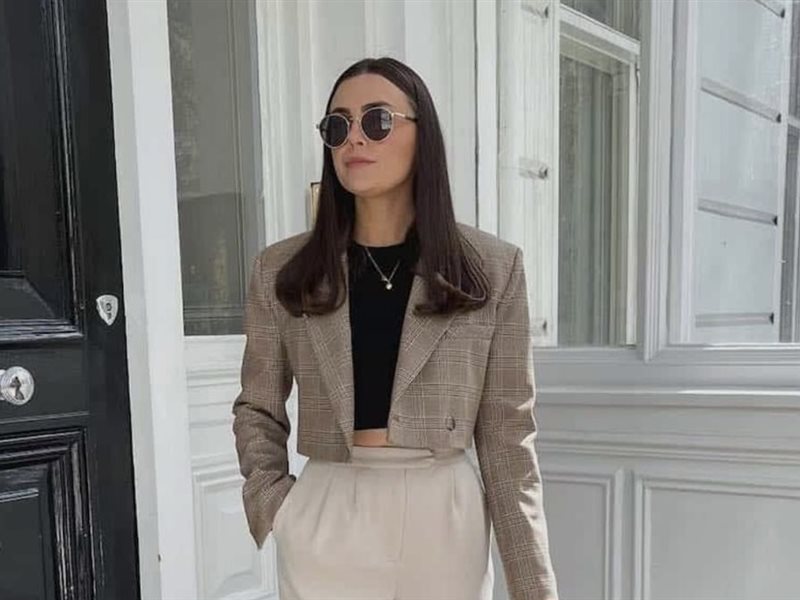 جديدة تبهر عشاق الأناقة: Crop blazer خيار مبتكر يتفوق على الكلاسيكيات