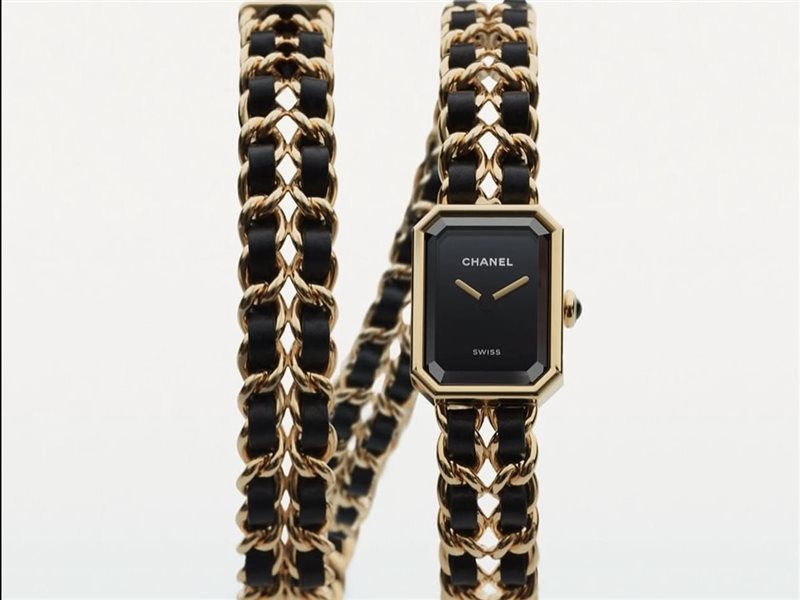 شانيل تدعو إلى الحلم في موسم الأعياد بساعة PREMIÈRE ICONIC CHAIN DOUBLE ROW