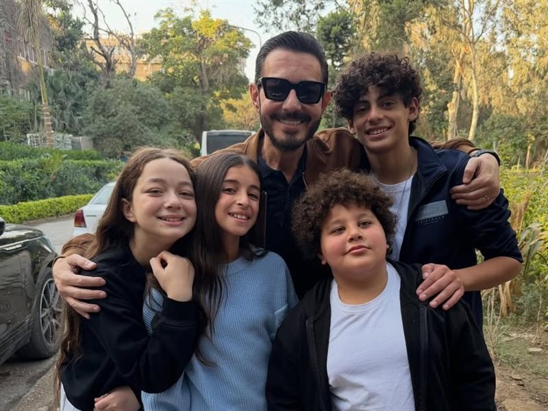 أحمد زاهر يكشف صور من كواليس 