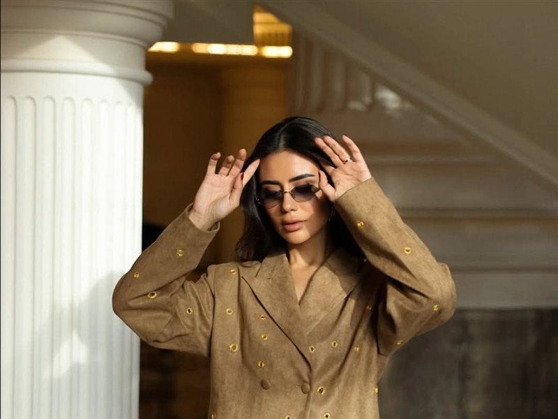 ديما الأسدي تخطف الأنظار بأناقة هادئة من توقيع MAYKA