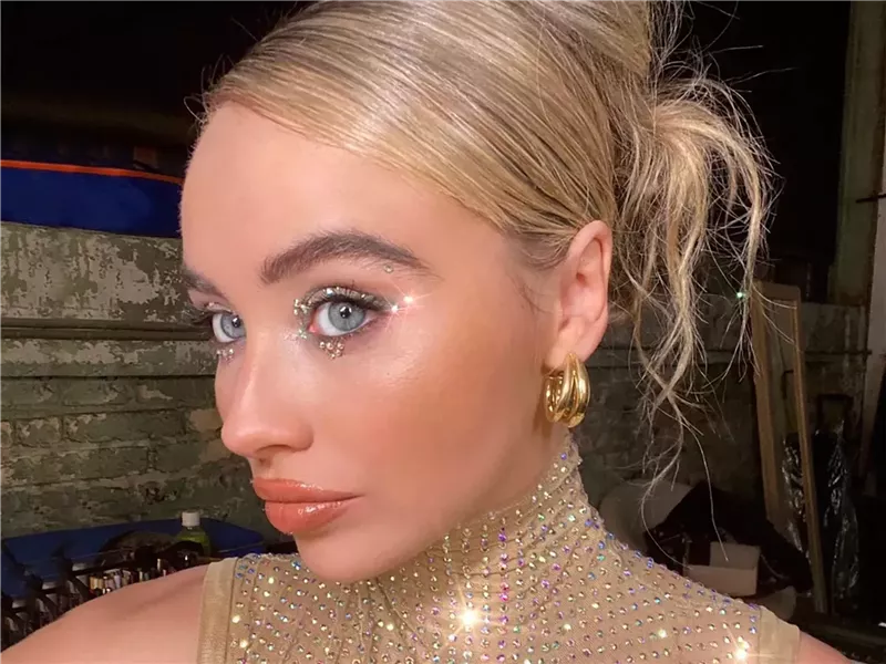 افكار لمكياج الكريسماس لإضفاء لمسة ساحرة على إطلالتك الاحتفالية