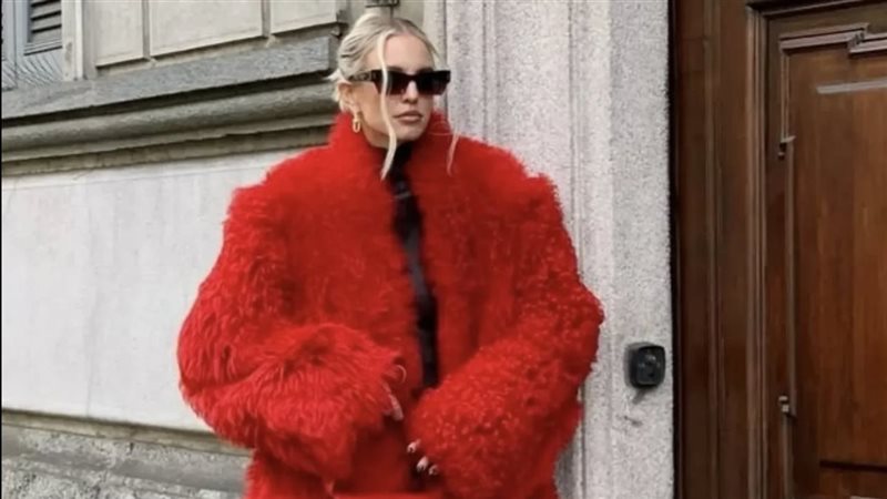 الفرو الاحمر 