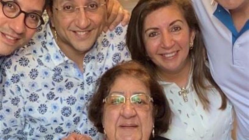 والدة الفنان هاني