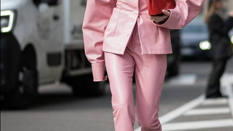 السراويل الجلدية