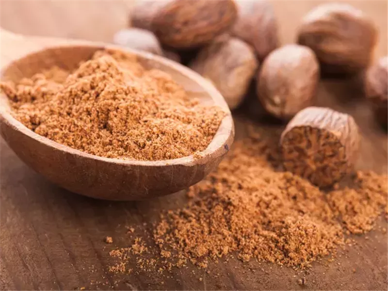 4 آثار جانبية خطيرة لتناول جوزة الطيب بكثرة