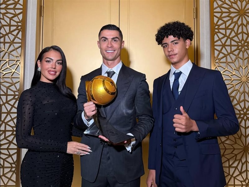 جورجينا تحتفل بفوز كريستيانو رونالدو بجائزة أفضل لاعب في Globe Soccer 2025
