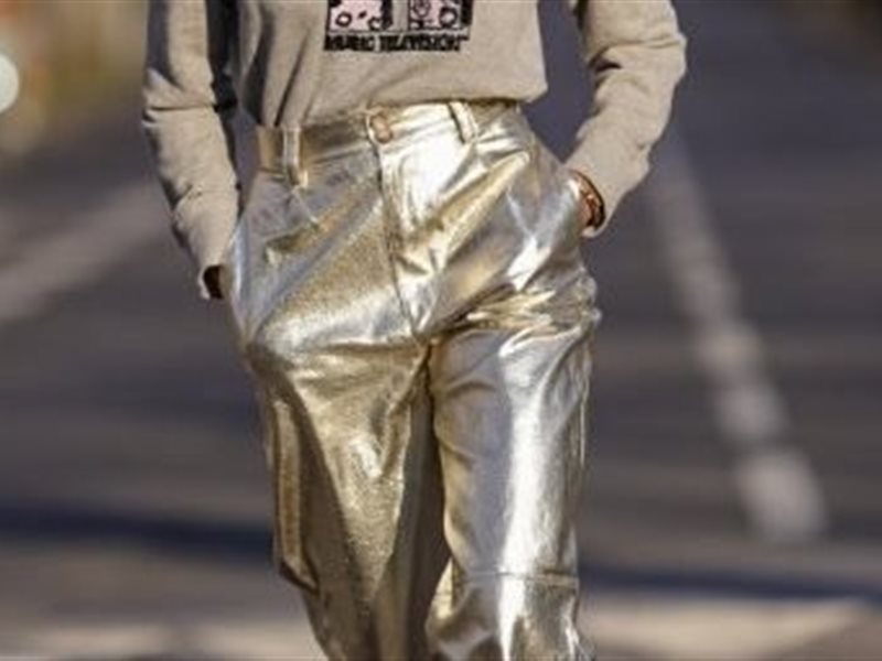 بنطلونات السهرة تتصدر الموضة... قطعة واحدة وإطلالة كاملة