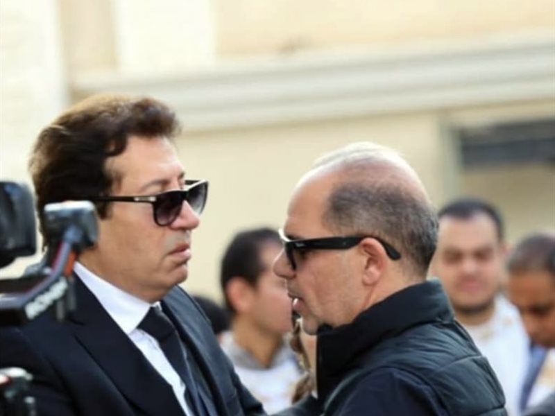 لبلبة  ورامى إمام  و دنيا سمير غانم فى جنازة والدة هانى رمزى