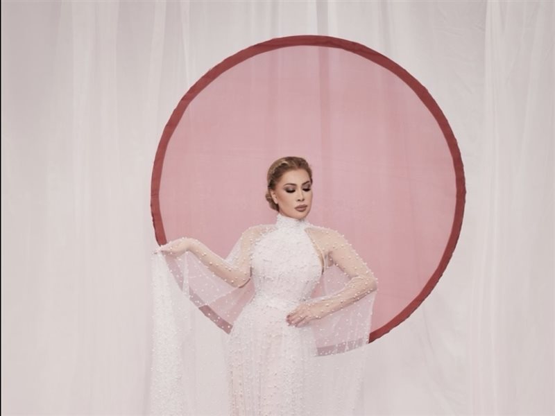 نوال الزغبي تفتتح العام الجديد بإطلالة تحمل بصمة فنية راقية