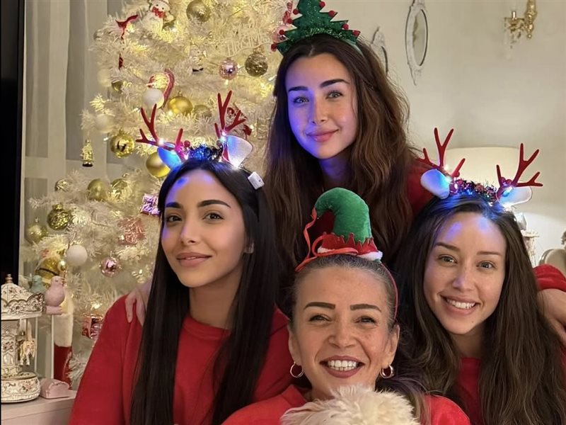 هنا الزاهد تستقبل العام الجديد بصورة عائلية دافئة تخطف القلوب