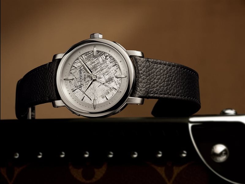 Louis Vuitton تكشف عن ساعة Escale بمزيج معدني يجمع البلاتين والنيزك