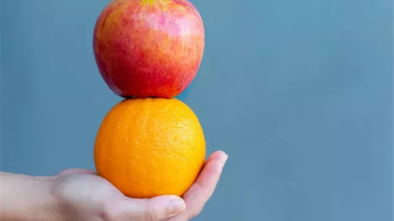 التفاح والبرتقال