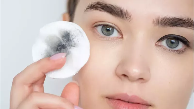 ازالة المكياج