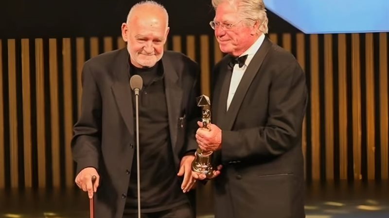 حسين فهمي والمخرج