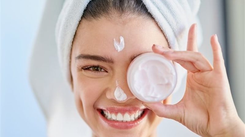 العناية بالبشرة