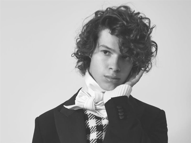 ديور تطلق حملة صيف 2026 ببطولة سفير الدار بول كيرشر