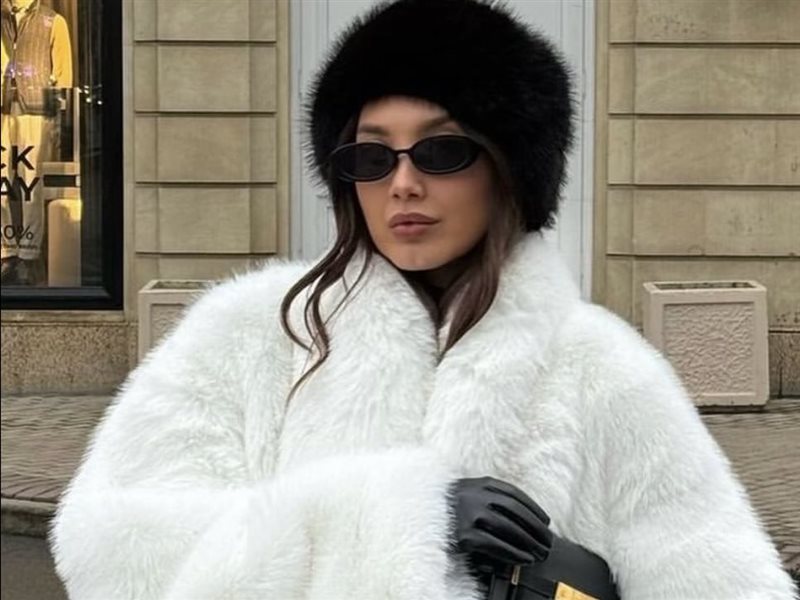 المعطف الفروي القصير… فخامة شتوية ترفع مستوى الأناقة