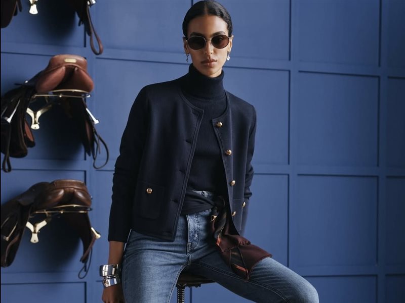  Ralph Lauren تعيد تعريف الأناقة اليومية بطبقات راقية
