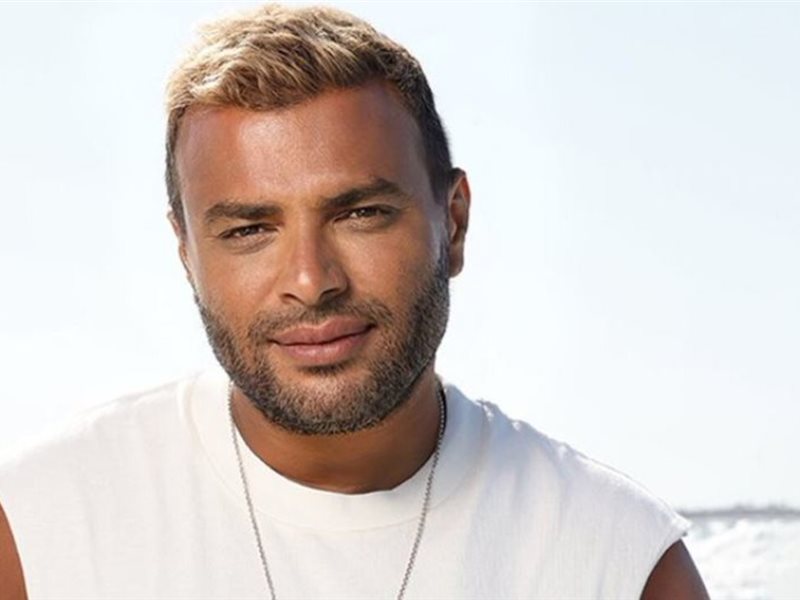 رامي صبري يكشف عن صورة له مع والده ويعلق: 