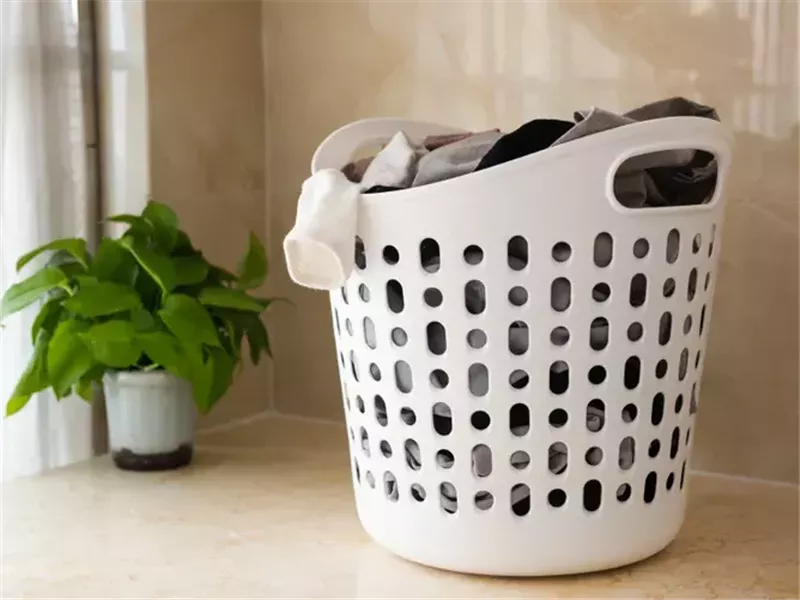 تشعر بكهرباء عند ملامسة الملابس.. كيف يمكنك التخلص من ذلك؟ 