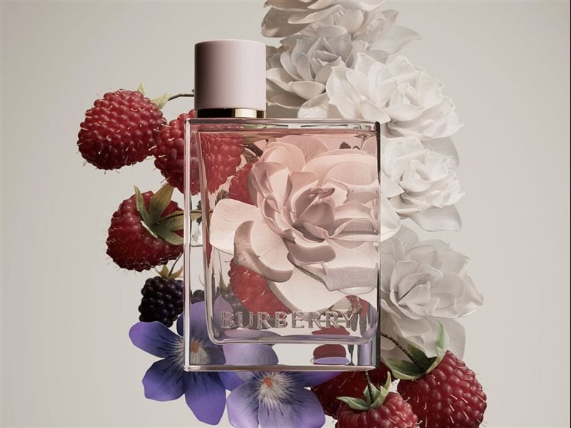  Burberry Beauty تحتفي بالأنوثة المتحرّرة عبر عطر Burberry Her