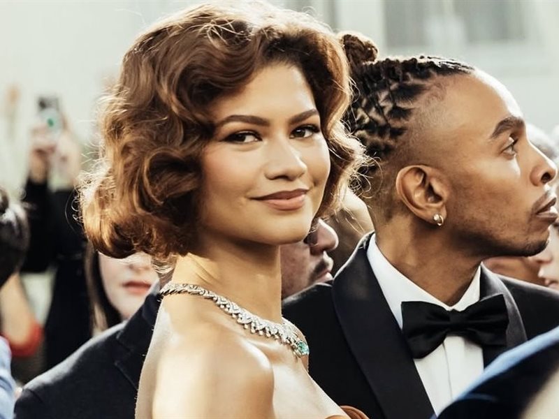 قبل انطلاق الحفل: إطلالات النجوم تشعل أجواء جولدن جلوب 2025