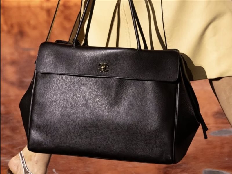  	حقيبة الـ It Girl احدث اصدارات شانيل لعام 2026… عندما تختارها كايلي جينر تتبعها الموضة