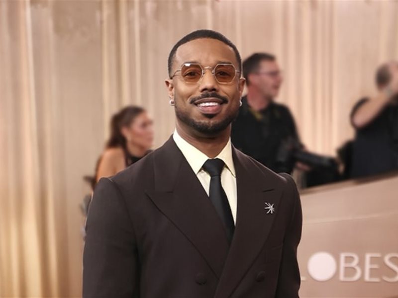 مايكل بي. جوردن يتألق بتوكسيدو  من برادا في ليلة الجوائز