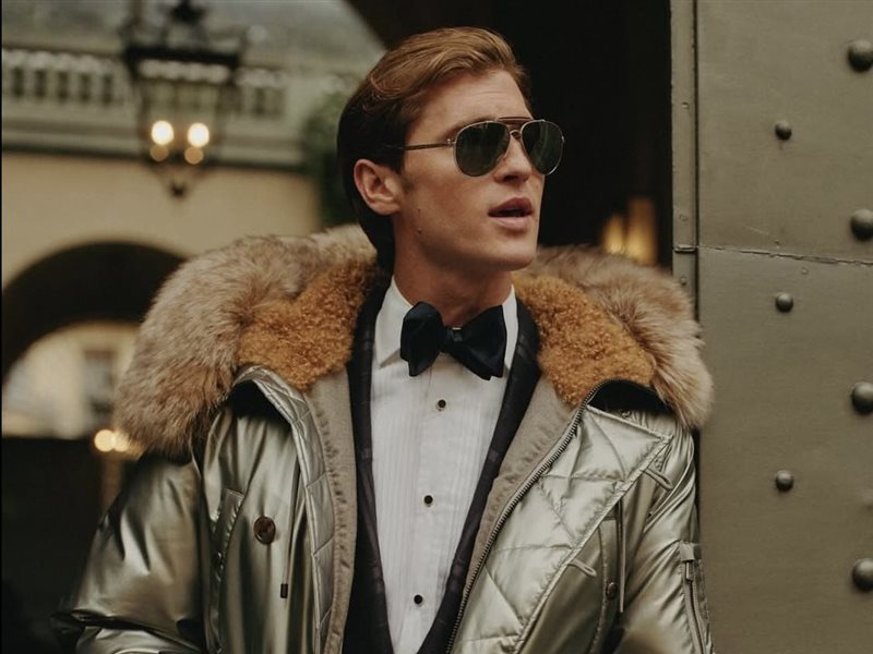 	رالف لورين يكشف ملامح خريف 2026 بفخامة هادئة أمام قصره في ميلانو