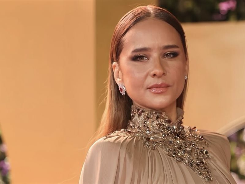 	نيللي كريم تتوّج أناقتها في Joy Awards بفستان آسر بتوقيع زهير مراد 	