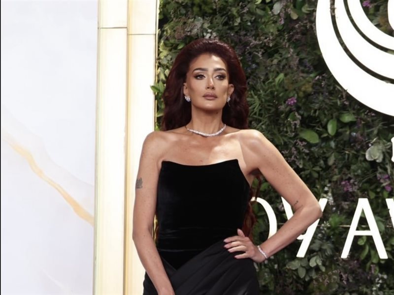 غادة عبد الرازق تتالق بإطلالة سوداء كلاسيكية في حفل جوائز joy Awards 