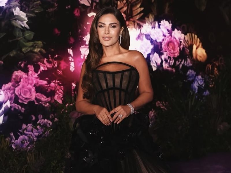 فستان درامي بتوقيع أنطوان كاره … صبا مبارك تسرق الأضواء على السجادة البنفسجية