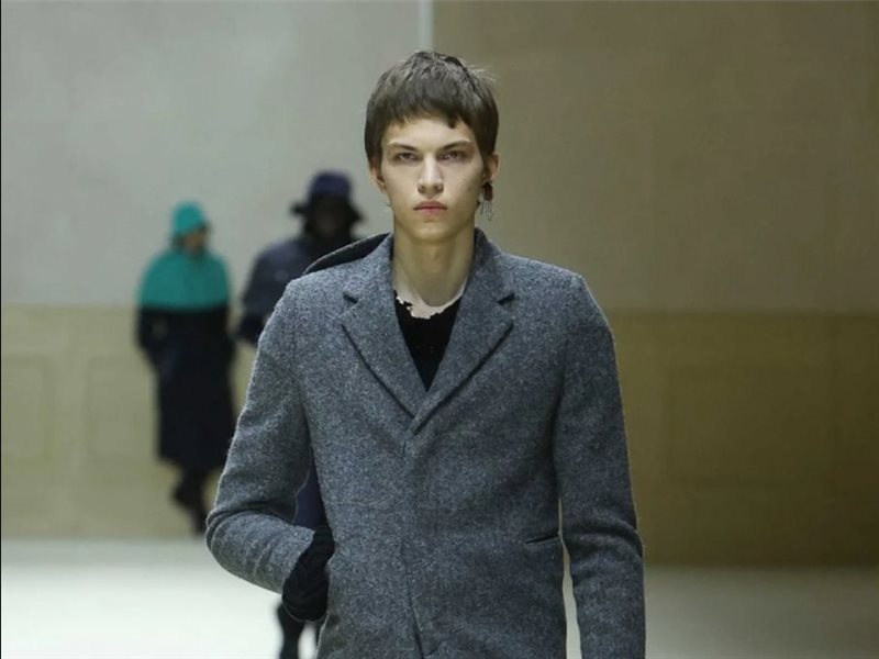 برادا ترسم ملامح الرجولة المعاصرة في شتاء 2026 بين الذاكرة والابتكار