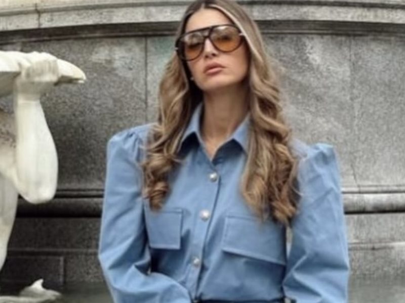 لماذا يظل الأزرق الخيار الأكثر توازناً في عالم الموضة؟