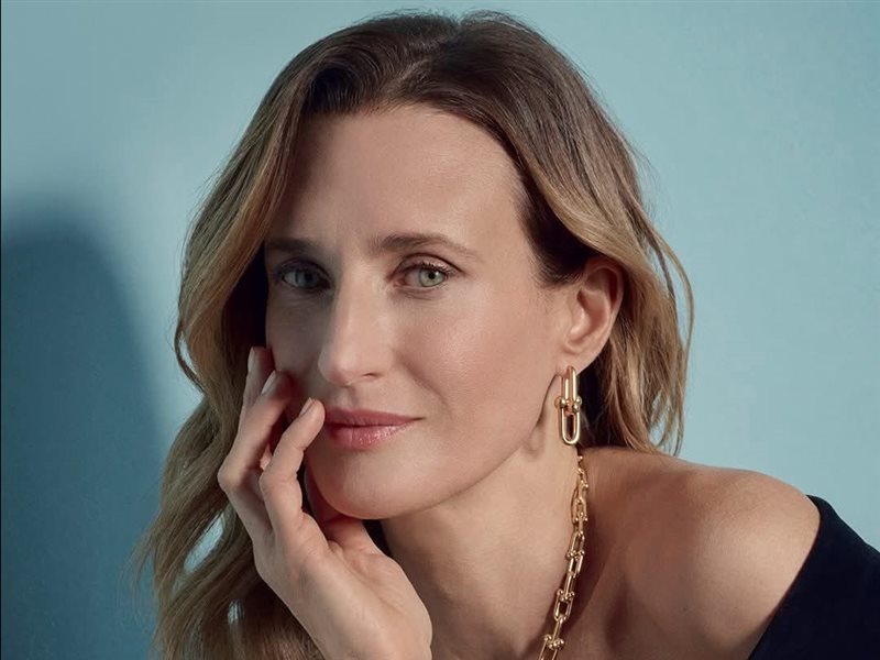 Tiffany & Co تكشف عن حملتها الخاصة بعيد الحب 2026: قصة رومانسية تحتفي بالقوة والالتزام