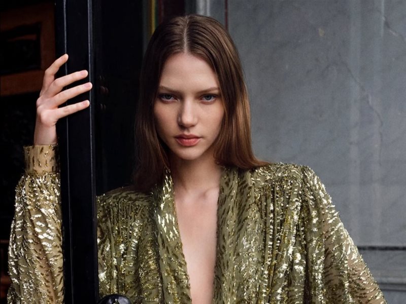 إيلي صعب يكشف عن مجموعة Pre-Fall 2026 بيروت تلهم الأناقة المعاصرة