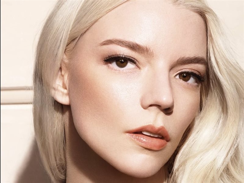 	ديور بيوتي تكشف سر الإشراقة المشمسة مع آنيا تايلور-جوي وويـلو سميث