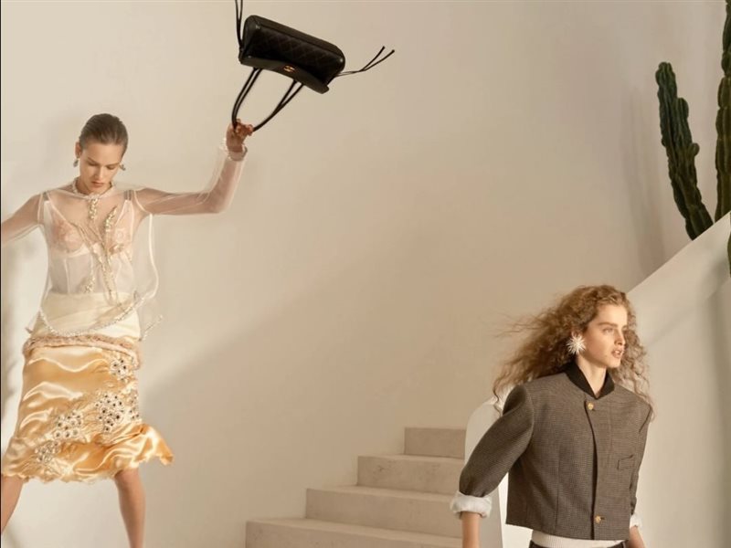 سحر الريفييرا الفرنسية في أولى حملات ماتيو بلازي مع شانيل.