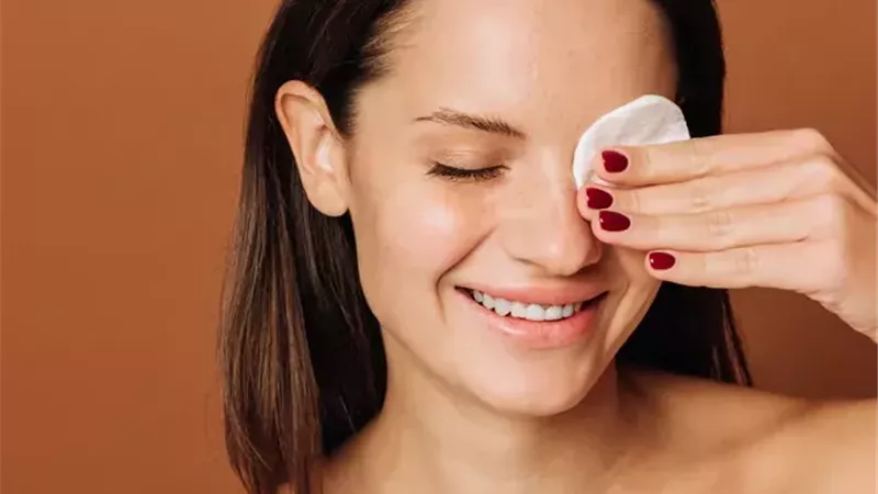 ازالة المكياج