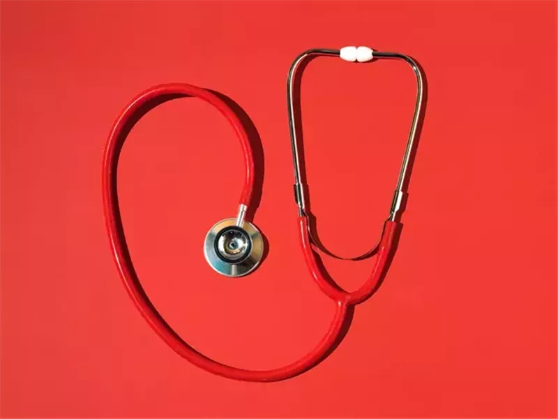 8 أشياء يجب تجنب فعلها في عيادة الطبيب.. ابرزها التشخيص الذاتي