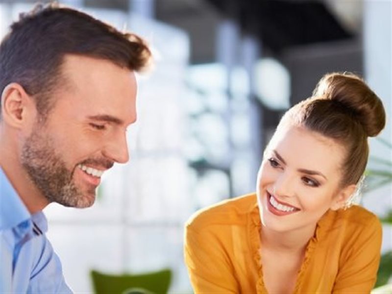 تفكيرها غير تقليدي ومتحررة.. كيف يمكنك جذب امرأة برج الدلو؟