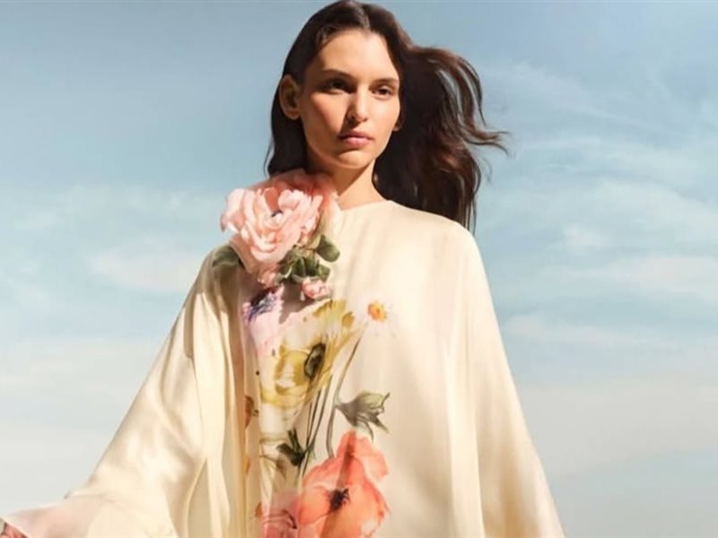 أناقة من قلب الصحراء.. إيلي صعب يكشف مجموعته الرمضانية 2026 بروح واحات مزهرة