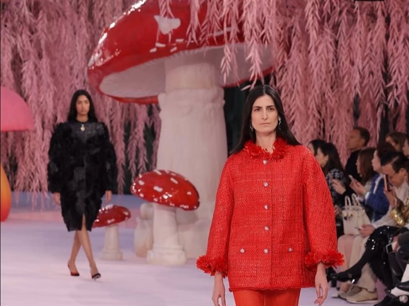 شانيل تفتتح يومها الثاني في أسبوع الهوت كوتور بباريس بعرض شاعري لما قبل ربيع وصيف 2026