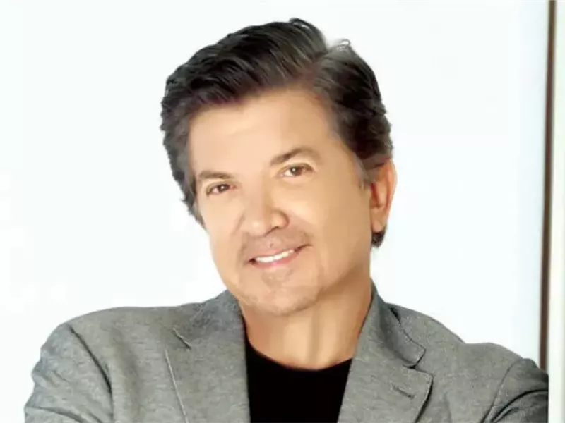 خاص .. وليد توفيق : احضر لأغنيات من السعودية وتلحين 