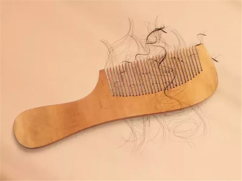 لماذا قد يكون شعرك خفيفًا.. وماذا تفعل حيال ذلك؟