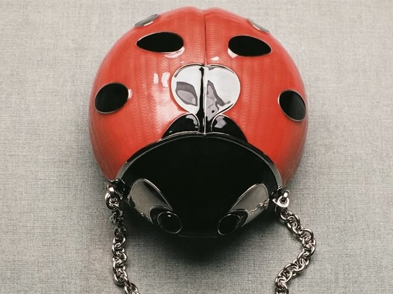 من الإخراج الإبداعي إلى التفاصيل الجمالية: ديور تقدّم تجربة كوتور متكاملة