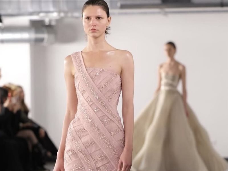 شاعرية ناعمة ولوحة لونية راقية في مجموعة رامي العلي لربيع وصيف 2026 في اسبوع الهوت كوتور بباريس 