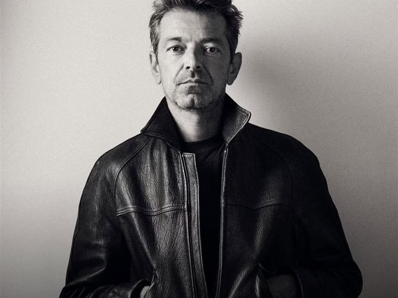 بيتر مولير يودّع Alaïa بعد خمس سنوات ويترك إرثًا إبداعيًا لافتًا في عالم الموضة