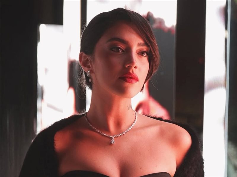 ستيفاني عطالله تتألق بالأسود في فعالية Haus of Tenet