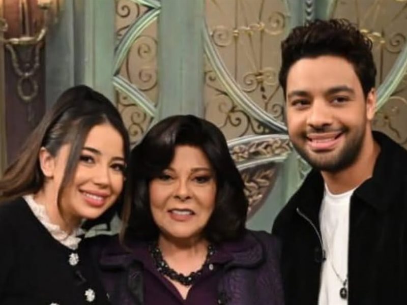 أحمد جمال وفرح الموجي مع إسعاد يونس